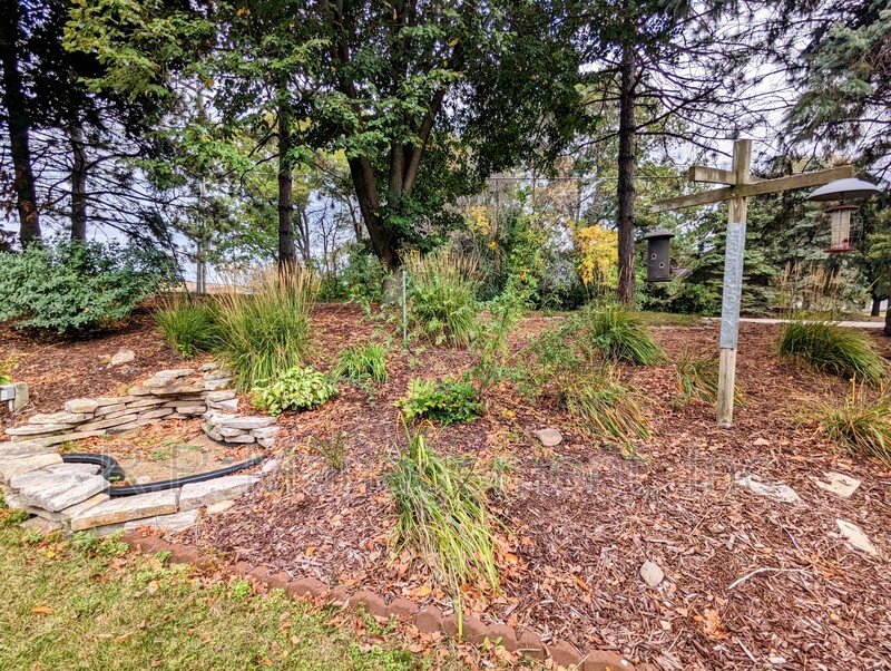 Beautiful 3bdrm 2bath multi level home on a culdesac property image