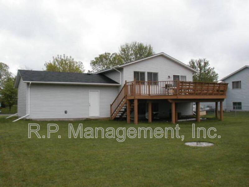 Split-entry home situated in a great neighborhood! property image