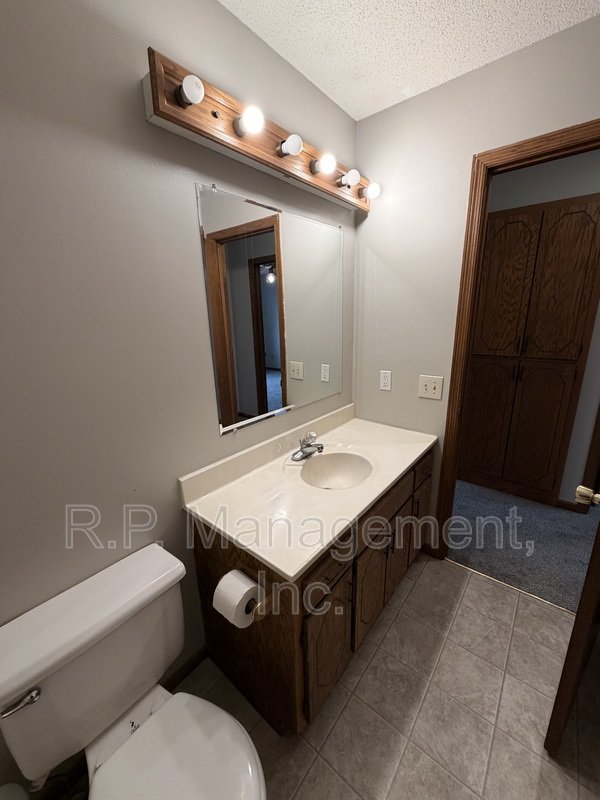 Split-entry home situated in a great neighborhood! property image