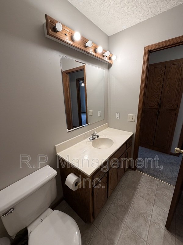 Split-entry home situated in a great neighborhood! property image