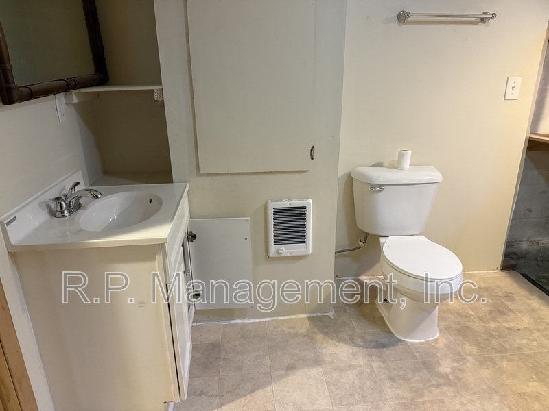 Great 4BR/2BA 2 story home. Available now! property image