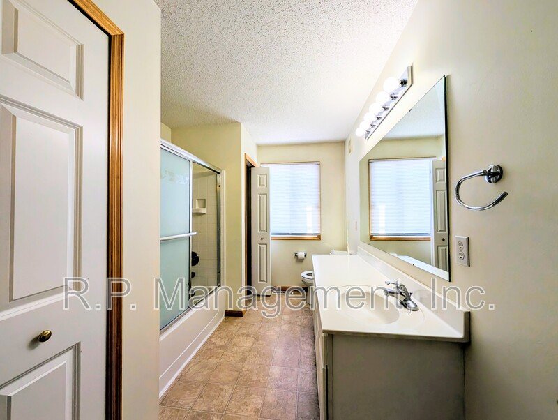 Large 2bdrm townhome in a prime location! property image