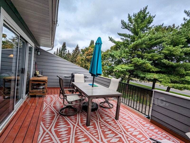 Updated 2bdrm 2bath townhome great location property image