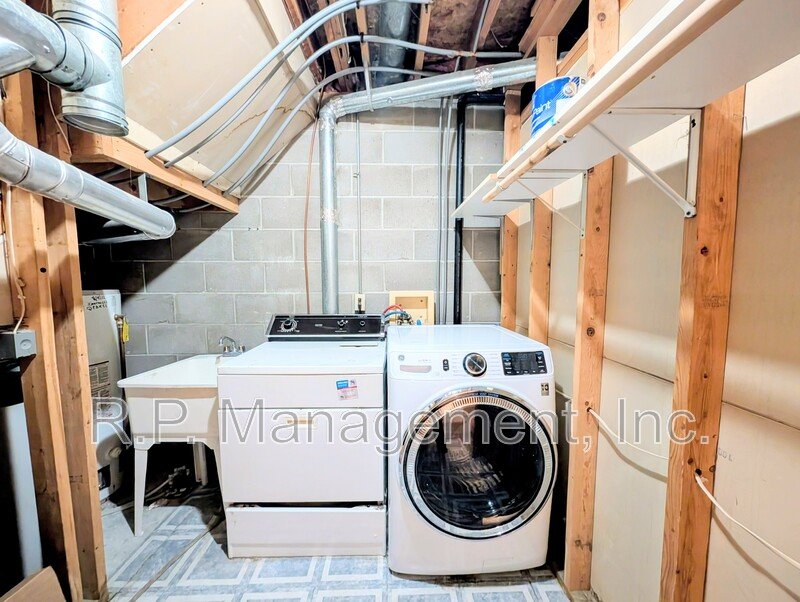 Updated 2bdrm 2bath townhome great location property image