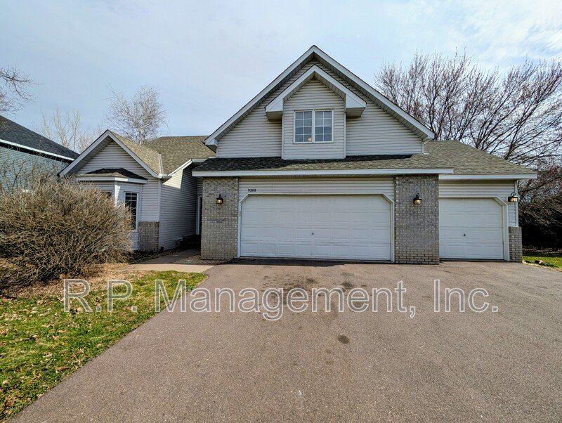Large 4 bedroom 3 bath home with 180' views of your backyard lake property image