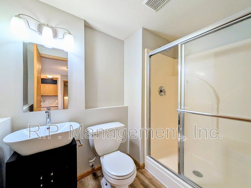 Large 4 bedroom 3 bath home with 180' views of your backyard lake property image