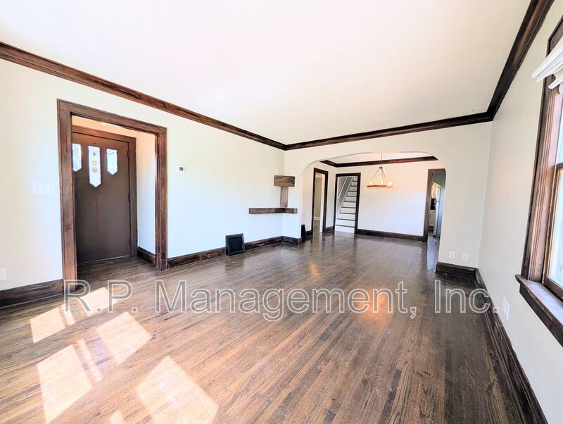 Newly updated 3bdrm 2bath on a corner lot property image