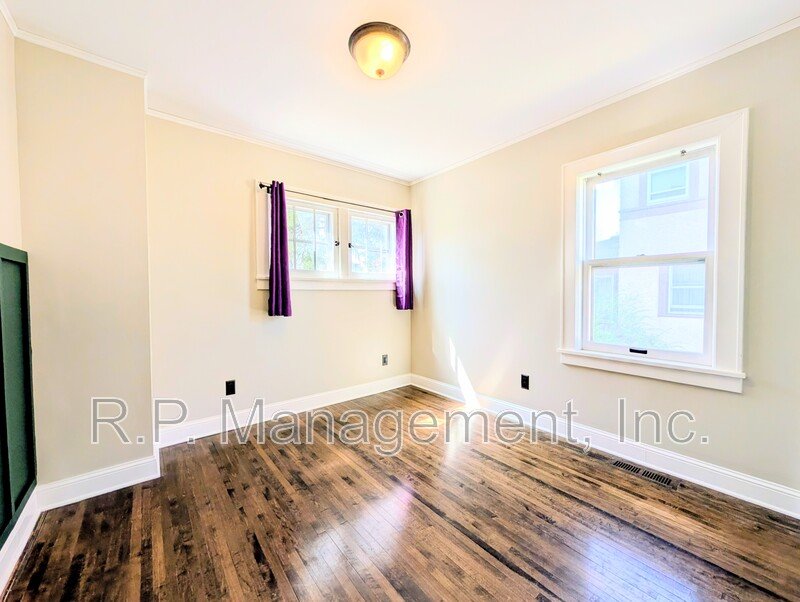 Newly updated 3bdrm 2bath on a corner lot property image