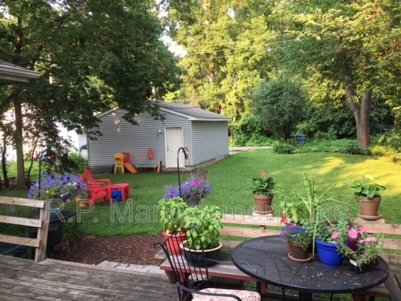 Well cared for 3 bedroom. 1 3/4 bath home near U of M. Available 9/1 property image