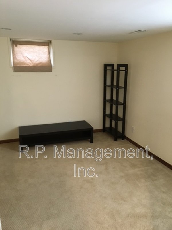 Well cared for 3 bedroom. 1 3/4 bath home near U of M. Available 9/1 property image