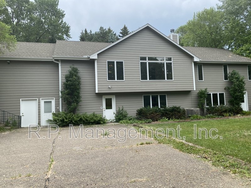 4BR/5BA 4,020 SF Minnetonka Home! property image