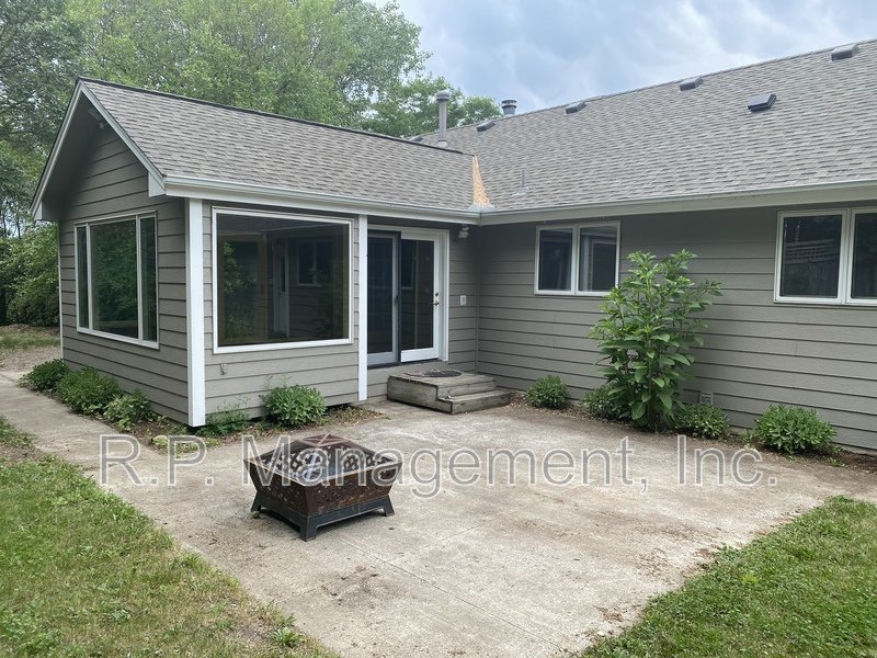 4BR/5BA 4,020 SF Minnetonka Home! property image