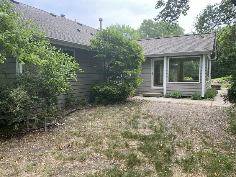 4BR/5BA 4,020 SF Minnetonka Home! property image