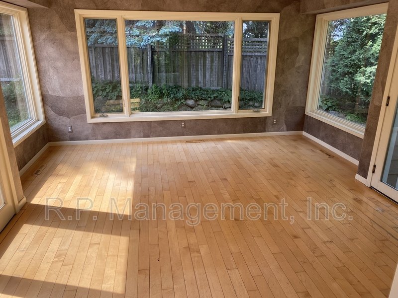 4BR/5BA 4,020 SF Minnetonka Home! property image
