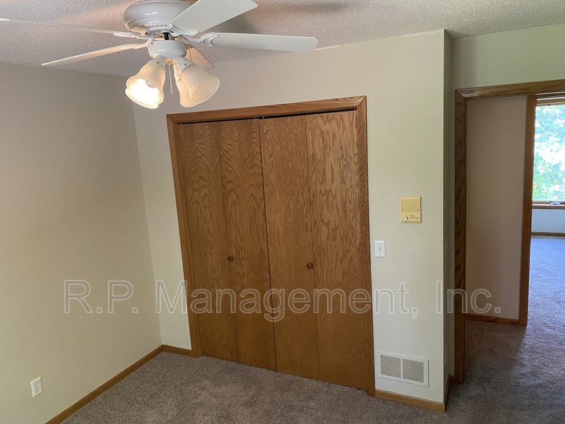 4BR/5BA 4,020 SF Minnetonka Home! property image