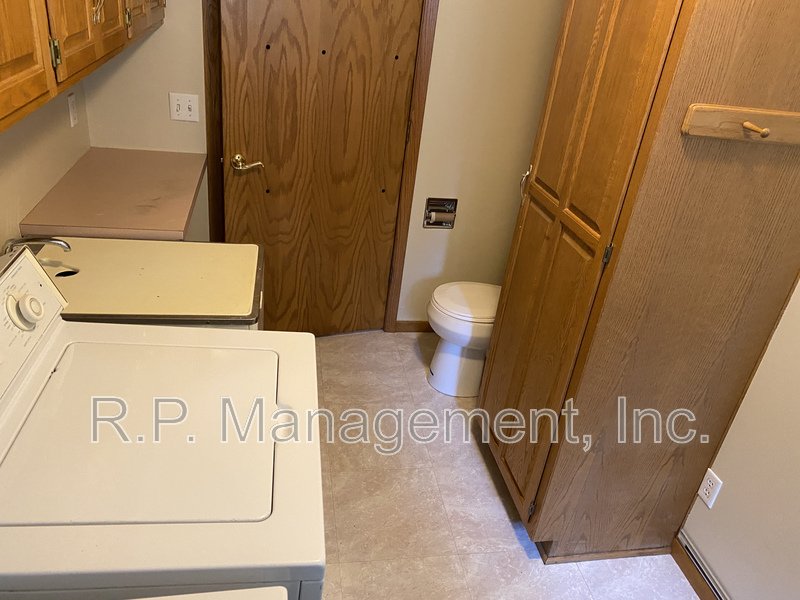 4BR/5BA 4,020 SF Minnetonka Home! property image