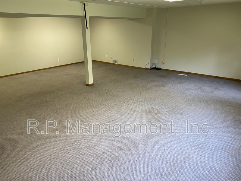 4BR/5BA 4,020 SF Minnetonka Home! property image