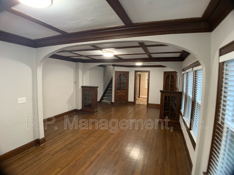 Charming 3bdrm 2bath with natural woodwork throughout property image