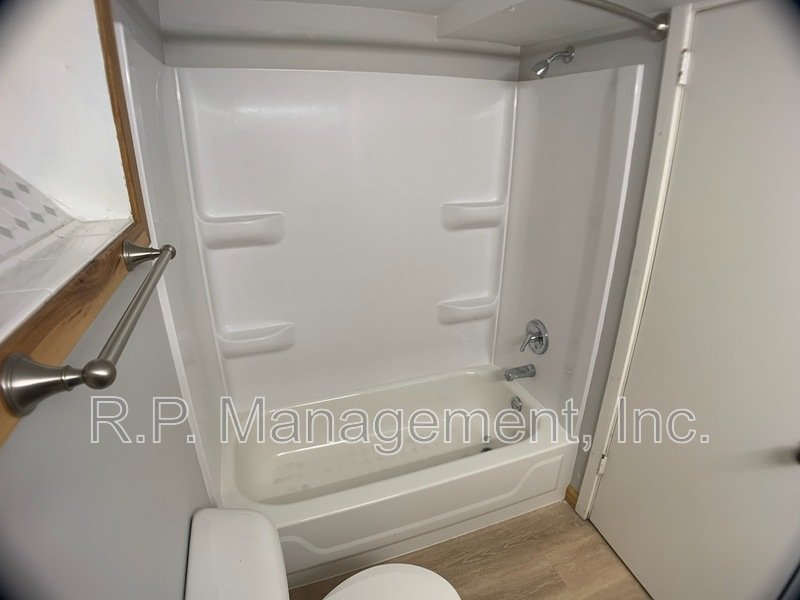 Charming 3bdrm 2bath with natural woodwork throughout property image