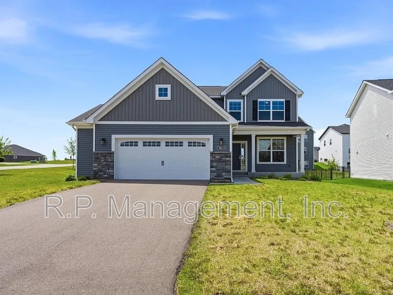 Newer build 3bdrm 3bath corner lot home property image