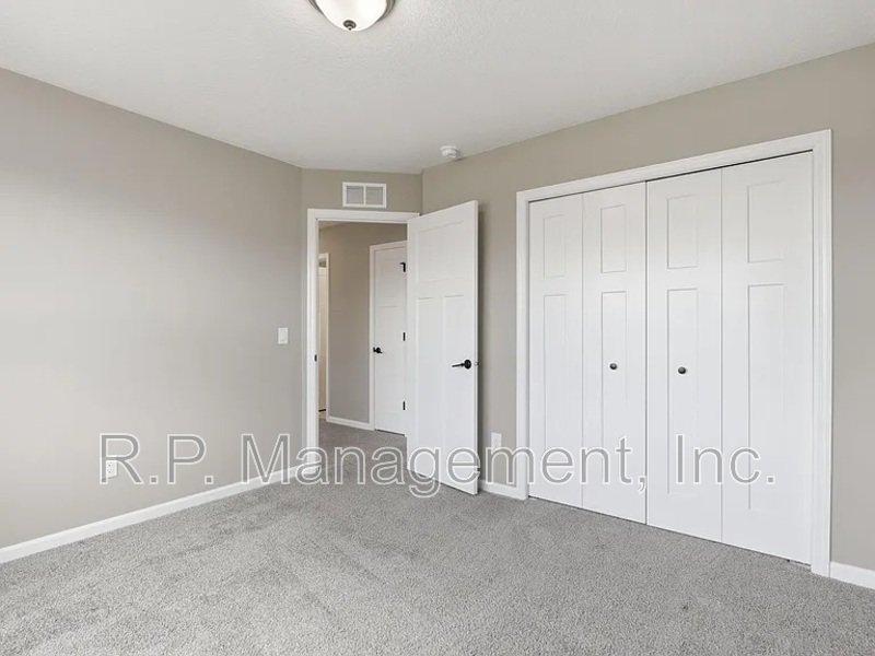 Newer build 3bdrm 3bath corner lot home property image