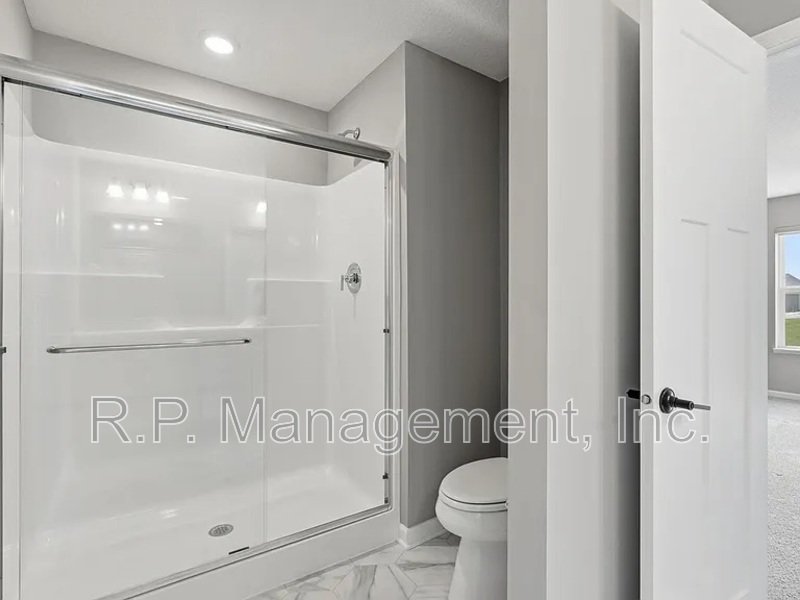 Newer build 3bdrm 3bath corner lot home property image