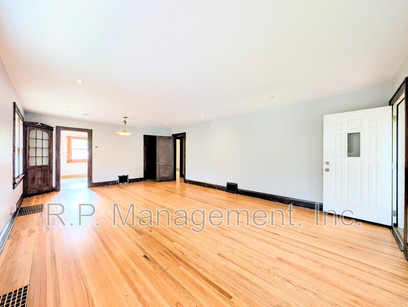 Charming 2-bedroom, 1-bath home just a few blocks from beautiful Minne property image