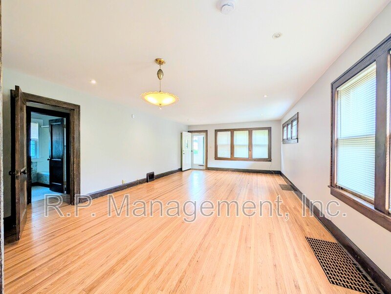 Charming 2-bedroom, 1-bath home just a few blocks from beautiful Minne property image