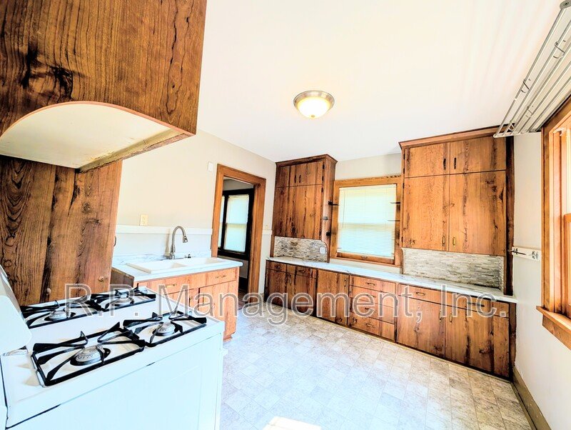 Charming 2-bedroom, 1-bath home just a few blocks from beautiful Minne property image