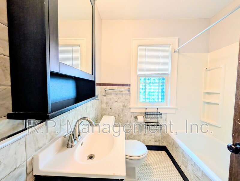 Charming 2-bedroom, 1-bath home just a few blocks from beautiful Minne property image