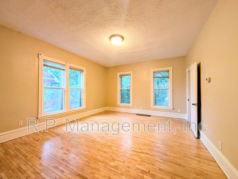 2048 Carroll Ave #4 property image
