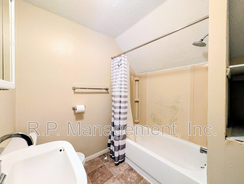 2048 Carroll Ave #4 property image