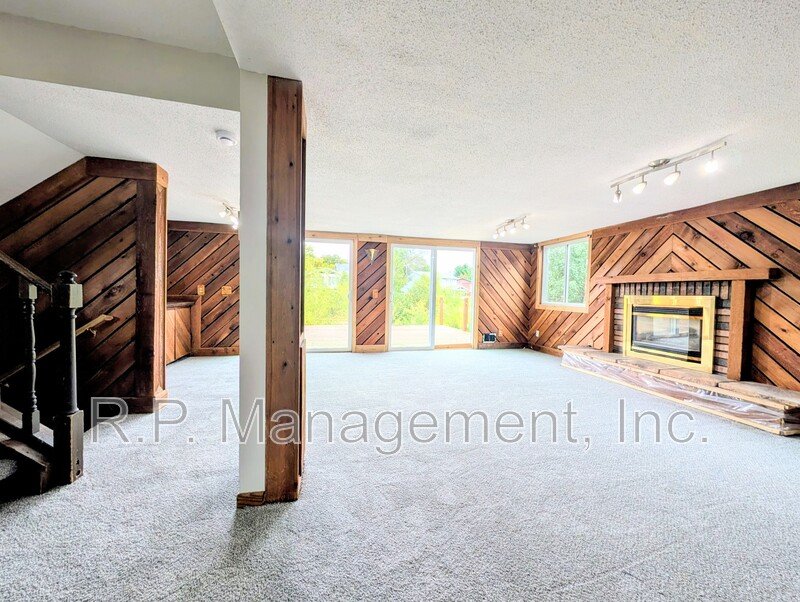 3 Bedroom, 2 bath home on a pond available 10/1 property image