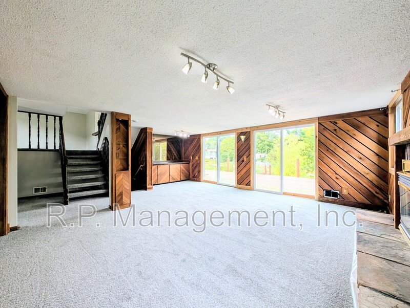 3 Bedroom, 2 bath home on a pond available 10/1 property image