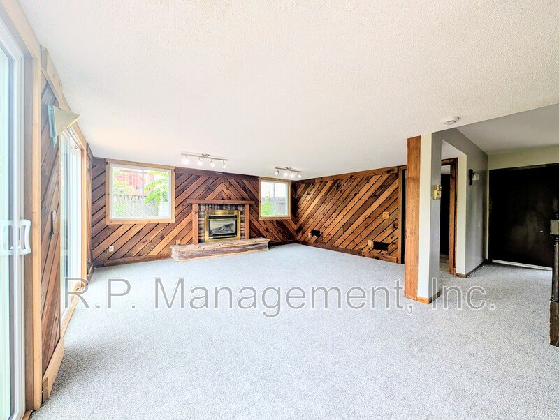 3 Bedroom, 2 bath home on a pond available 10/1 property image