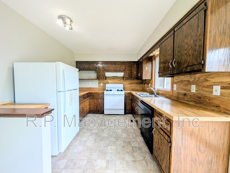 3 Bedroom, 2 bath home on a pond available 10/1 property image