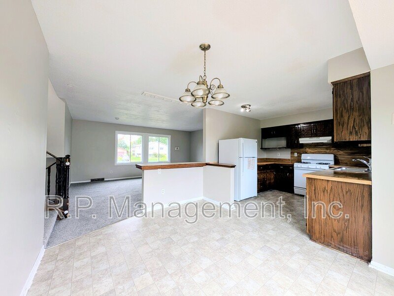 3 Bedroom, 2 bath home on a pond available 10/1 property image