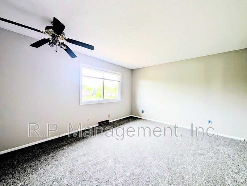 3 Bedroom, 2 bath home on a pond available 10/1 property image
