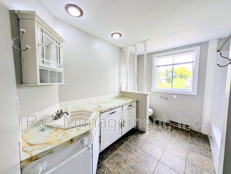 3 Bedroom, 2 bath home on a pond available 10/1 property image