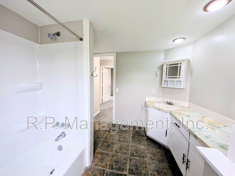3 Bedroom, 2 bath home on a pond available 10/1 property image