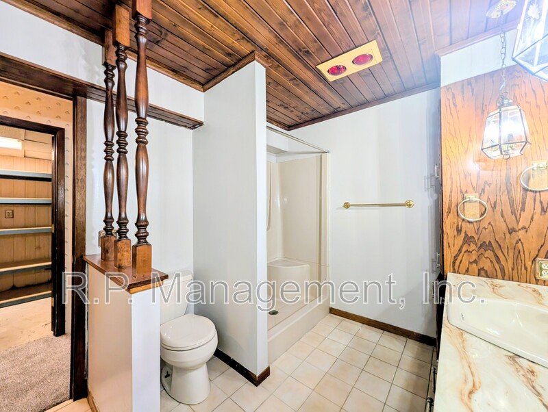 3 Bedroom, 2 bath home on a pond available 10/1 property image