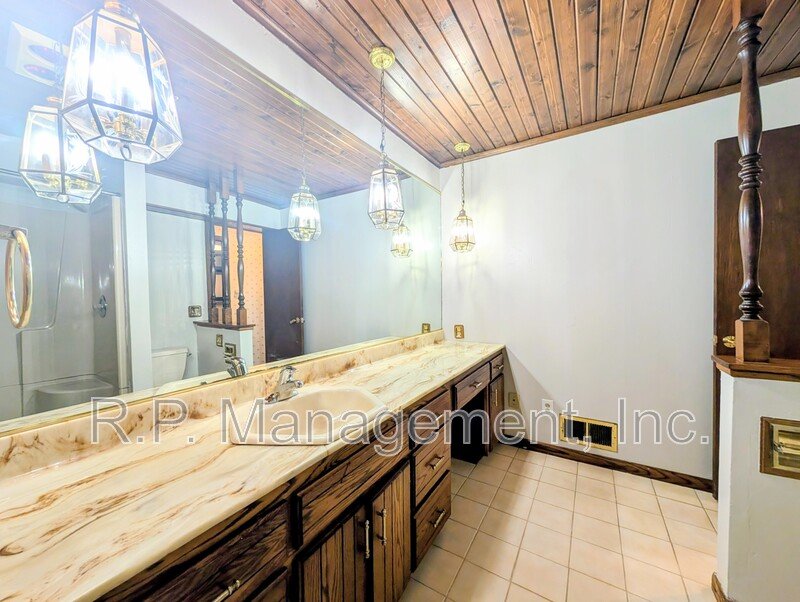 3 Bedroom, 2 bath home on a pond available 10/1 property image