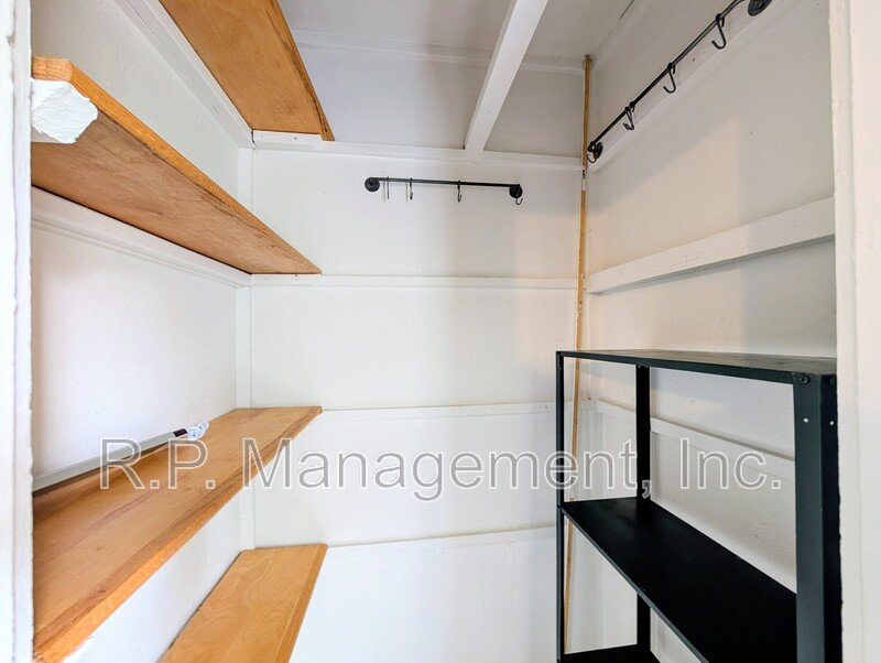 Updated 2bdrm 1bath upper unit in a prime location property image