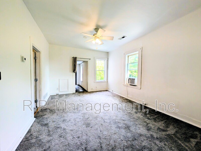 Updated 2bdrm 1bath upper unit in a prime location property image