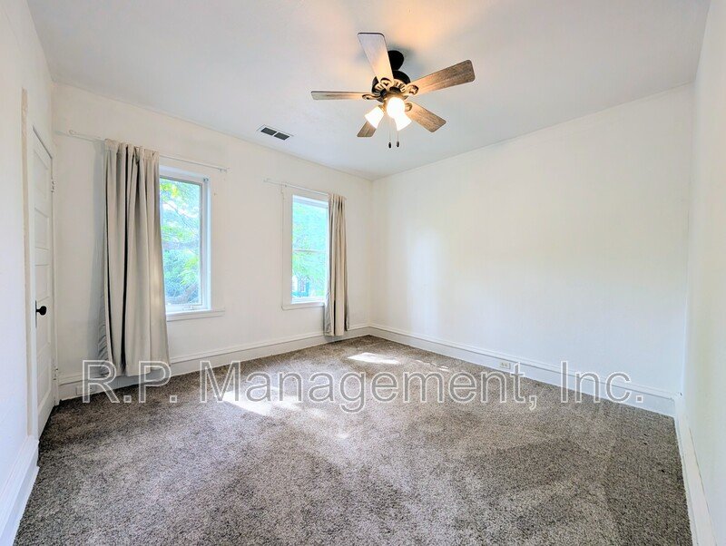 Updated 2bdrm 1bath upper unit in a prime location property image