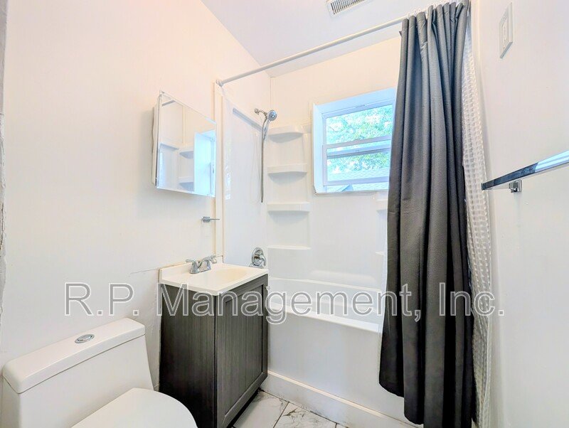 Updated 2bdrm 1bath upper unit in a prime location property image