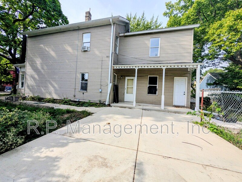 Updated 2bdrm 1bath upper unit in a prime location property image
